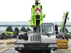 Crane Teleskopik 12 Ton Langsung dari Pabrik QY12D451 Torsi Angkat Maksimum 465.5kN m Alat Pengangkat Tugas Berat - Product Image 6