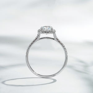 Anillo de Compromiso Unisex Clásico con Halo de Oro Blanco de 18K y Diamante Cultivado en Laboratorio de Corte Brillante Redondo de 1ct y 5.9mm, Color D, de Starsgem - Product Image 4