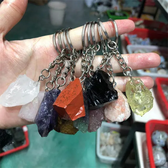 Wholesale spiritual crystals healing rough stones natural colorful mixed quartz crystals raw stone key chains for buyer