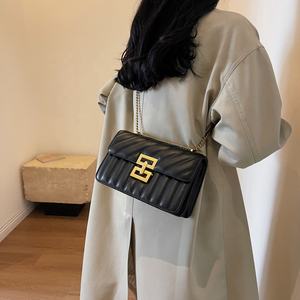 2026 时尚热门设计师包袋 纯色 PU 皮革包 潮流手拿包 链条钱包 小翻盖手包 女式设计师钱包 - Product Image 5