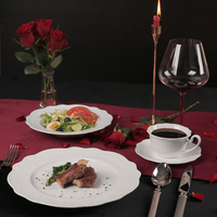 Vente en gros d'assiettes en porcelaine porcelaine fine service de vaisselle bon marché assiettes plates service de vaisselle royale en céramique pour fournitures d'hôtel