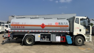 Nuevo Camión Cisterna Dongfeng Duolika para Transporte de Combustible, Tanque de Aleación de Aluminio de 3-5 CBM, Emisión Euro IV, 4x4 Opcional - Product Image 3