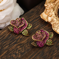 Boucles d'oreilles vintage haut de gamme en forme de rose, clous d'oreilles rétro de luxe léger, motif floral complet, bijoux élégants pour femmes à la mode