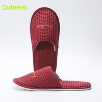 Chaussons jetables en tissu gaufré à bout fermé pour hôtels et complexes hôteliers – Idéaux pour les équipements de chambre d'hôtes