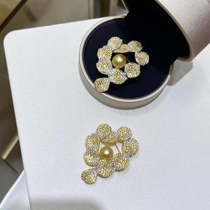 Perla de Agua de Mar Nanyang Gold Pearl de 11-12 mm, Broche de Alta Gama con Diseño de Flor Explosiva, Patrón de Perla de Agua de Mar - Product Image 4