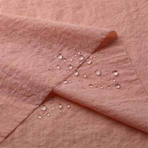 Tela de Tafetán de Nailon Crepé 260T <span class=keywords><strong>Impermeable</strong></span> 100% <span class=keywords><strong>Poliamida</strong></span> para Impermeables, Bolsos y Ropa, Suministro de Fábrica - Product Image 2