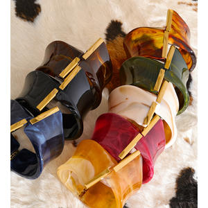 JINYOU 2329 Chic Acrylic Resin Distortion Design Chic <strong>Bangle</strong> 18K Gold Plated Openable <strong>Bangle</strong> for Party Jewelry - Product Image 2