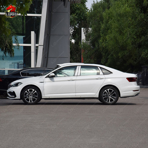 ชุดแต่งรอบคันสไตล์ <span class=keywords><strong>R</strong></span>-<span class=keywords><strong>Line</strong></span> สำหรับ Volkswagen Sagitar ปี 2019 ประกอบด้วยกันชนหน้า, ดิฟฟิวเซอร์หลัง และสเกิร์ตข้าง - Product Image 4