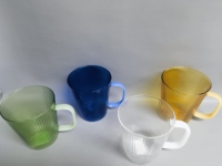 Nouvelle tasse en verre de couleur borosilicate d'article chaud de conception avec la poignée