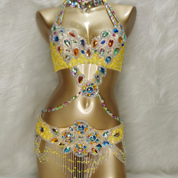 Costume de danse du ventre perlé pour femmes bleues luxueuses ornées de strass arc-en-ciel adaptés à la performance sur scène et au bikini