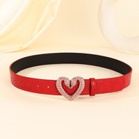 Ceinture pour femme en cuir rouge effet crocodile avec boucle double cœur en strass, réglable, accessoire scintillant pour jeans et robes