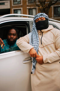 Nouvelle conception personnalisée, style Moyen-Orient, Kandura pour hommes, Thobe arabe, coupe ample, manches longues, Thobe <span class=keywords><strong>blanc</strong></span>, vêtements traditionnels avec capuche - Product Image 4