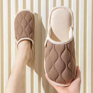Pantuflas de casa de alta calidad y cómodas, estilo otoño-invierno, con suela gruesa antideslizante, aptas para hombres y mujeres. - Product Image 4