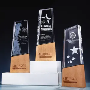 Pujiang atacado fonte de fábrica de madeira troféu base copo cristal personalizado gravura a laser com trabalhos ou texto para eventos esportivos