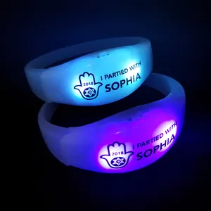 婚礼纪念品硅胶Lumineux定制RGB闪光激活声光手链发光二极管
