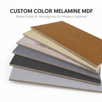 Panneau MDF mélaminé couleur personnalisée, panneau de fibres de bois couleur unie mate/effet bois, idéal pour les armoires modernes sur mesure