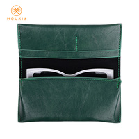 Étui à lunettes de luxe rectangulaire en PU avec logo personnalisé, poche intérieure, emballage semi-rigide pour lunettes de soleil, fermeture avec sangle métallique élastique
