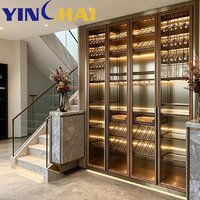 Armoire à vin en verre LED en acier inoxydable doré YINGHAI pour villa, escalier, hôtel, bar, restaurant, salon de thé, bureau