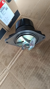 Pompe à eau Cum-minsC4935793 - Pièces de chargeuse Liugong compatibles - Pièces de machines de construction directement de l'usine - Product Image 5