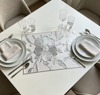 Napperon élégant classique blanc à motif de lys en PVC écologique - Imperméable, résistant à l'huile, isolant thermique, protection de table à manger