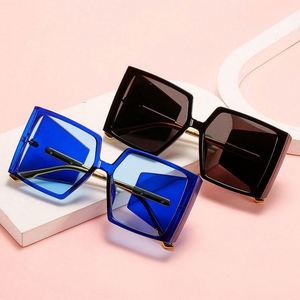 Lunettes de soleil carrées surdimensionnées à monture large, couleur bonbon, résistantes au vent, avec logo personnalisé, pour femmes - Product Image 2