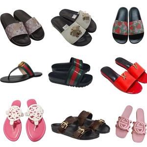 Venta caliente Sandalias de gelatina Punta cuadrada Diapositivas Zapatillas Calzado Color caramelo Verano Playa Al Aire Libre Sandalias planas impermeables para mujeres - Product Image 1