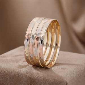 Vente en gros de bracelets pour femmes en laiton plaqué or 3 tons, bracelets modernes multicolores, bracelets tricolores, bracelets de luxe, bijoux de mode - Product Image 2