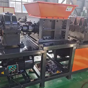 Hot Selling Tire Shredding Recycling Machine / Tyre Shredder With Low Price