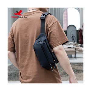 Riñonera de Viaje de Alta Calidad, Riñonera Cruzada de Piel Sintética Impermeable con Orificio para Auriculares - Product Image 2