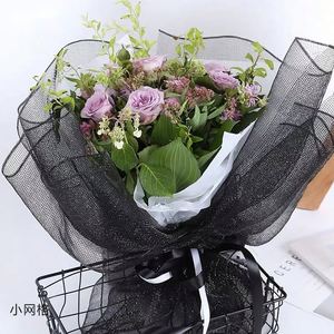 Vente flash : Rouleau de filet pour emballage de bouquets de fleurs, 50 cm x 10 m, avec motif quadrillé - Product Image 2
