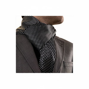 Bufanda tipo chal de tejido lanudo de doble cara con lunares negros - Product Image 2