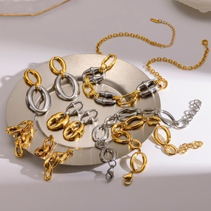 Conjunto de Joyería de Anillo Elíptico de Acero Inoxidable para Mujer, Pulsera, Collar y Aretes con Diseño Geométrico, Estilo Moderno y Lujoso - Product Image 1