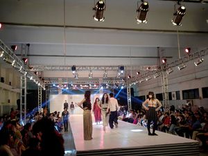 โครงถักอะลูมิเนียมแบบ Spigot สำหรับเวทีงานขนาดใหญ่ ได้รับการรับรองมาตรฐาน TUV สำหรับหลังคาเรียบ - Product Image 4