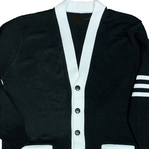 Cardigan tricoté noir pour homme Iota Phi Theta, personnalisé en gros, avec bordure jaune, manches longues, fermeture boutonnée, pull d'automne - Product Image 5