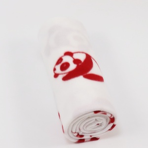 Chăn lông cừu hai mặt Gấu trúc đỏ: Mang lại nét quyến rũ vui tươi cho ngôi nhà của bạn với chăn ấm siêu mềm cho mùa đông - Product Image 3