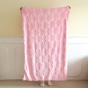 Nouvelle Couverture de Canapé en Velours Corail, Motif Jacquard Double Face à Motifs de Football, Épaisse, pour Lit Double, Idéale comme Cadeau - Product Image 3