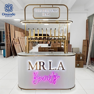 Espositore Mobile di Lusso per Profumi |   Scaffali Metallici Smontabili per Negozi di Alta Gamma - Product Image 1