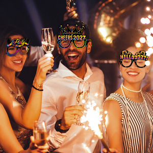 Lunettes en carton noires amusantes et tendance (8 pièces) pour le Nouvel An 2026 – Idéales pour les soirées du réveillon du Nouvel An - Product Image 3