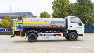Camión Cisterna Verde JMC 4X2 Diésel en Venta Continua con Tanque de Agua de 5000L, Ancho de Aspersión de 15-30m, Motor Euro 6 - Product Image 2