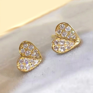 Orecchini a perno a forma di cuore, gioielli da donna minimalisti ed eleganti, per uso quotidiano, outfit da ufficio, idea regalo - Product Image 1