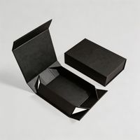 Boîte cadeau en carton rigide magnétique avec logo personnalisé, finition vernie et gaufrée, matériaux recyclés, forme carrée pour portefeuilles, photos