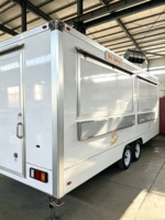 Remorque alimentaire mobile carrée blanche en acier inoxydable pour la vente rapide de glaces et la restauration en extérieur lors de marchés de rue, carnavals et festivals