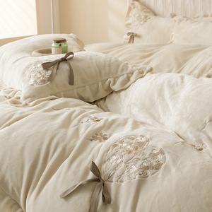 Sábanas de terciopelo de leche para otoño e invierno, textiles para el hogar, edredón con bordado Floral, funda nórdica, juego de <span class=keywords><strong>cama</strong></span> de cuatro piezas - Product Image 5