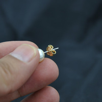 Bouchon d'oreille La boucle d'arc derrière les goujons Boucles d'oreilles Bouchons à clous Fixation en métal antidérapante Boucle d'oreille Boucle d'oreille Bouchon Boucles d'oreilles Retour