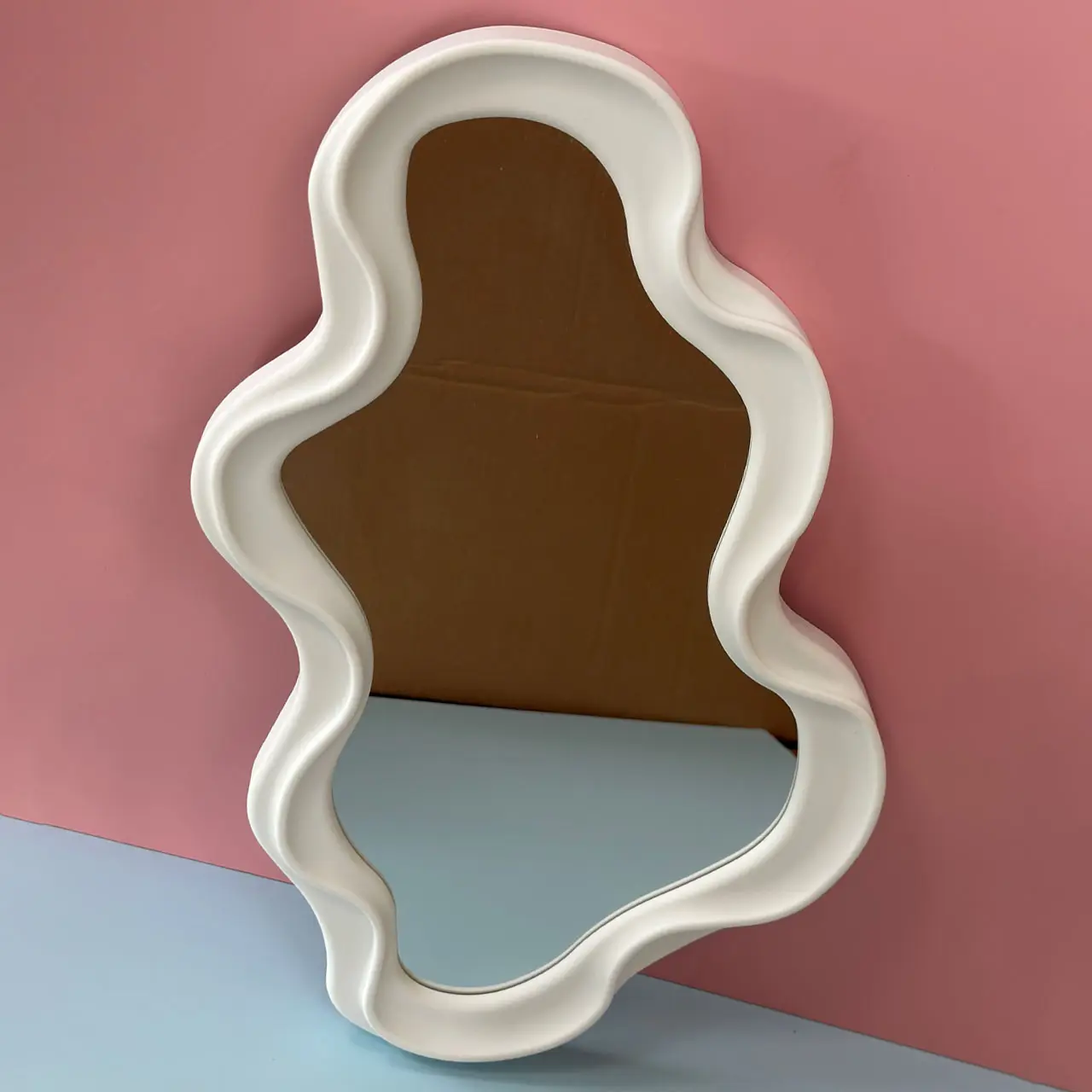גלי סדיר מיני בצורת מראות שולחן Stand נורדי קישוט גל צורת קטן ממוסגר שולחן מראה