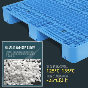 Paletas de Plástico Rejilladas HDPE de 18.5 Kg con Entrada de 4 Vías para Uso con Montacargas en Logística de Almacén - Product Image 1