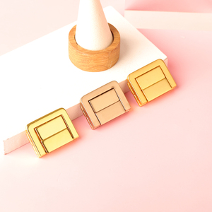 Nhà Máy Bán Hàng Trực Tiếp Hộp Đồ Trang Sức Phần Cứng Chrome Bộ Khóa Sang Trọng Vàng Hợp Kim Kim Loại Bằng Gỗ Chốt Cho Vali Phụ Kiện - Product Image 4