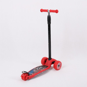 Trottinette pour enfants rouge pliable et réglable en hauteur pour enfants de 3 à 6 ans - Product Image 1