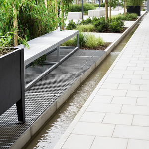 Grille d’égouttement <span class=keywords><strong>en</strong></span> acier <span class=keywords><strong>de</strong></span> qualité professionnelle, sur mesure,  trottoirs, parcs, chantiers <span class=keywords><strong>de</strong></span> construction et usines - Product Image 1