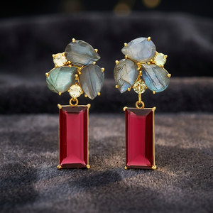 Boucles d'oreilles Huggie en labradorite, laiton plaqué or et rhodium, pour enfants - Product Image 3